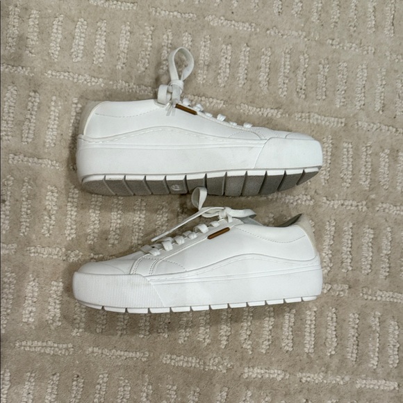 Dr. Scholl's “Women’s Time off” White Sneakers - Picture 3 of 10